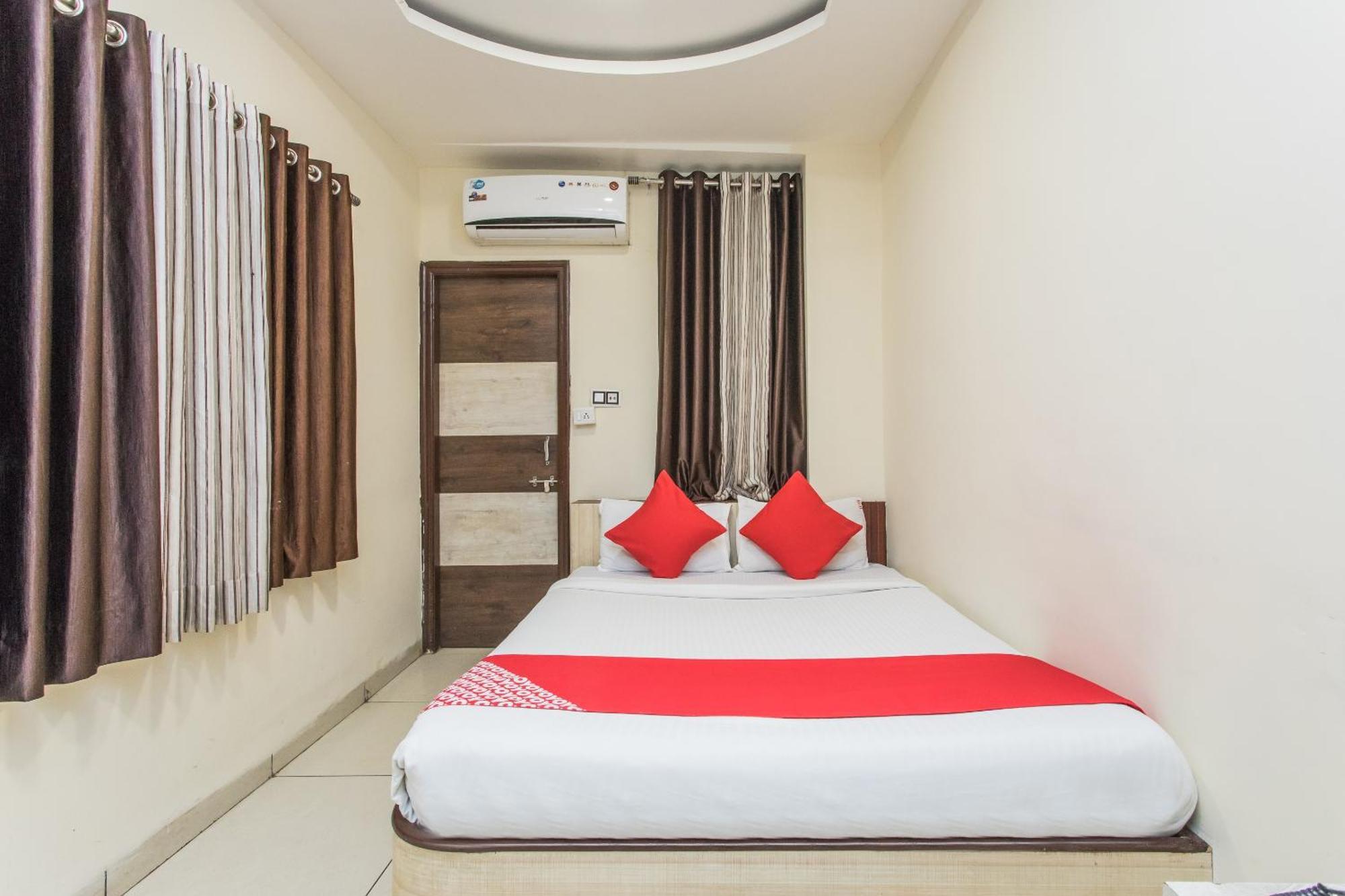Hotel Mehar Residency Индаур Экстерьер фото