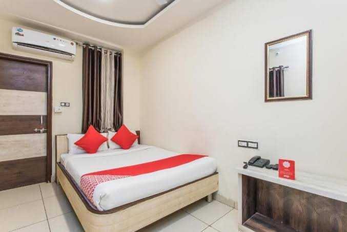 Hotel Mehar Residency Индаур Экстерьер фото