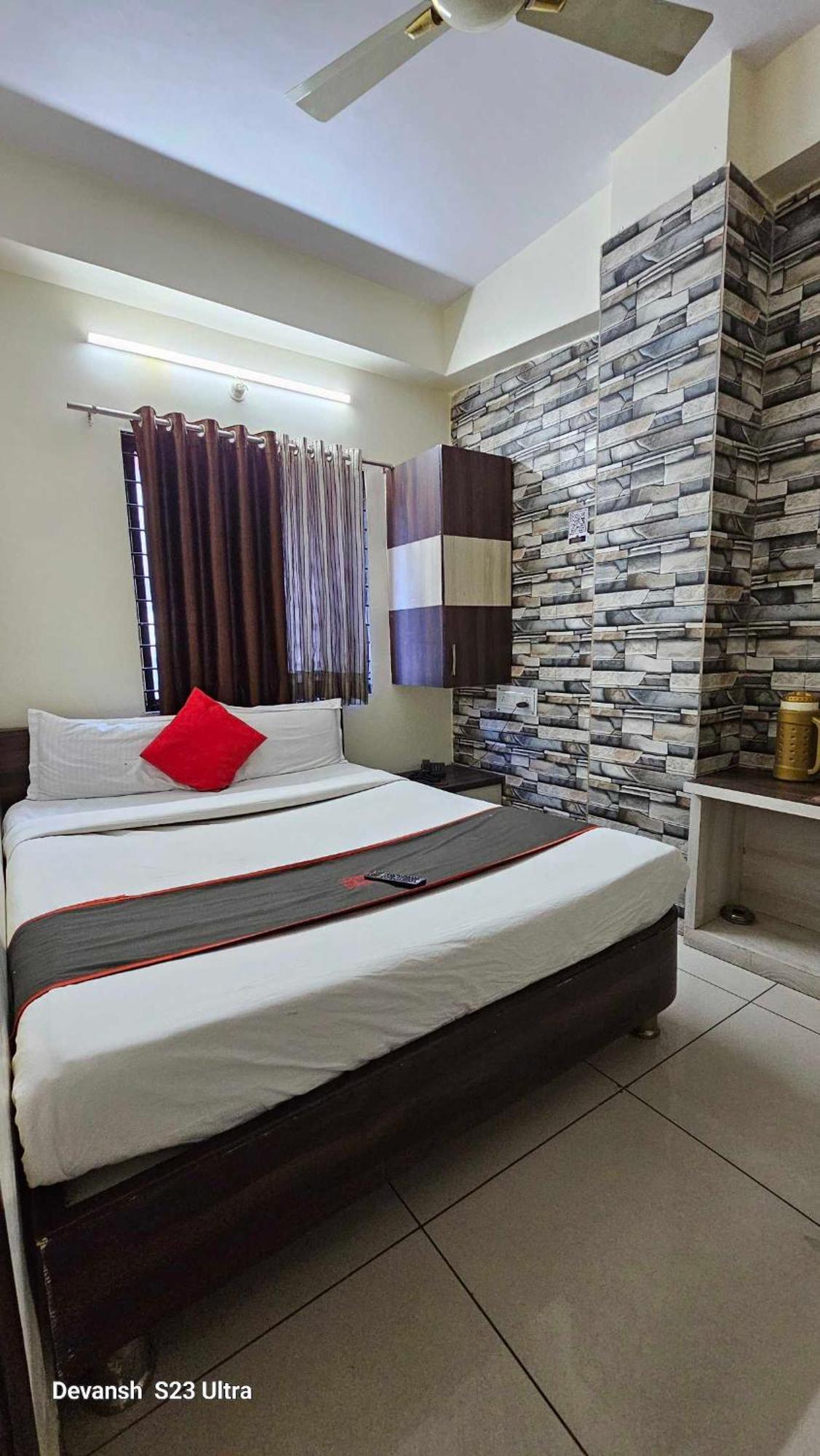 Hotel Mehar Residency Индаур Экстерьер фото