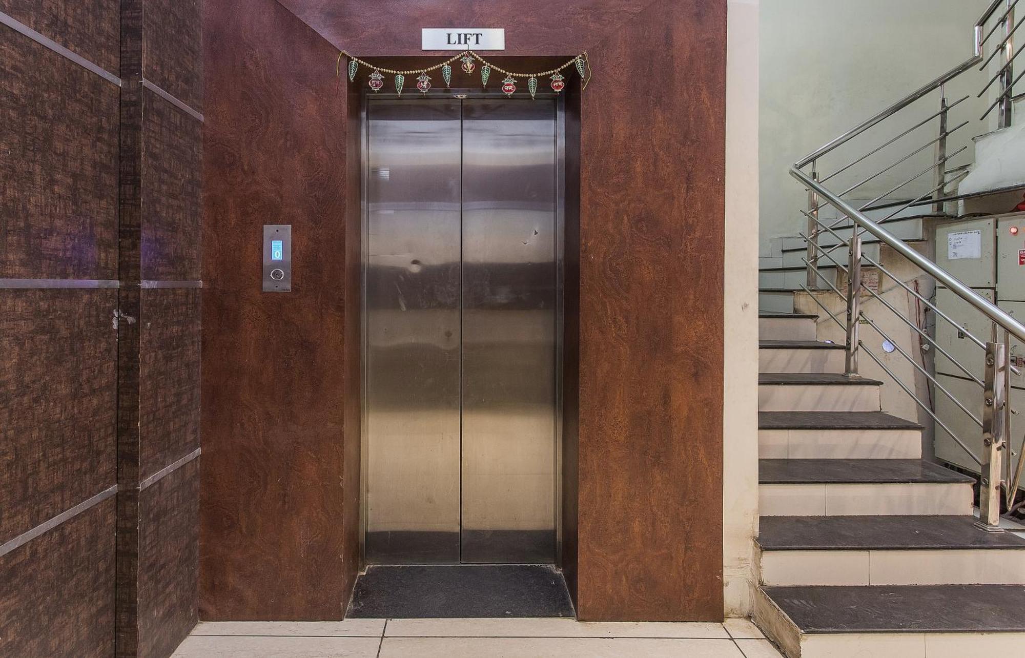Hotel Mehar Residency Индаур Экстерьер фото