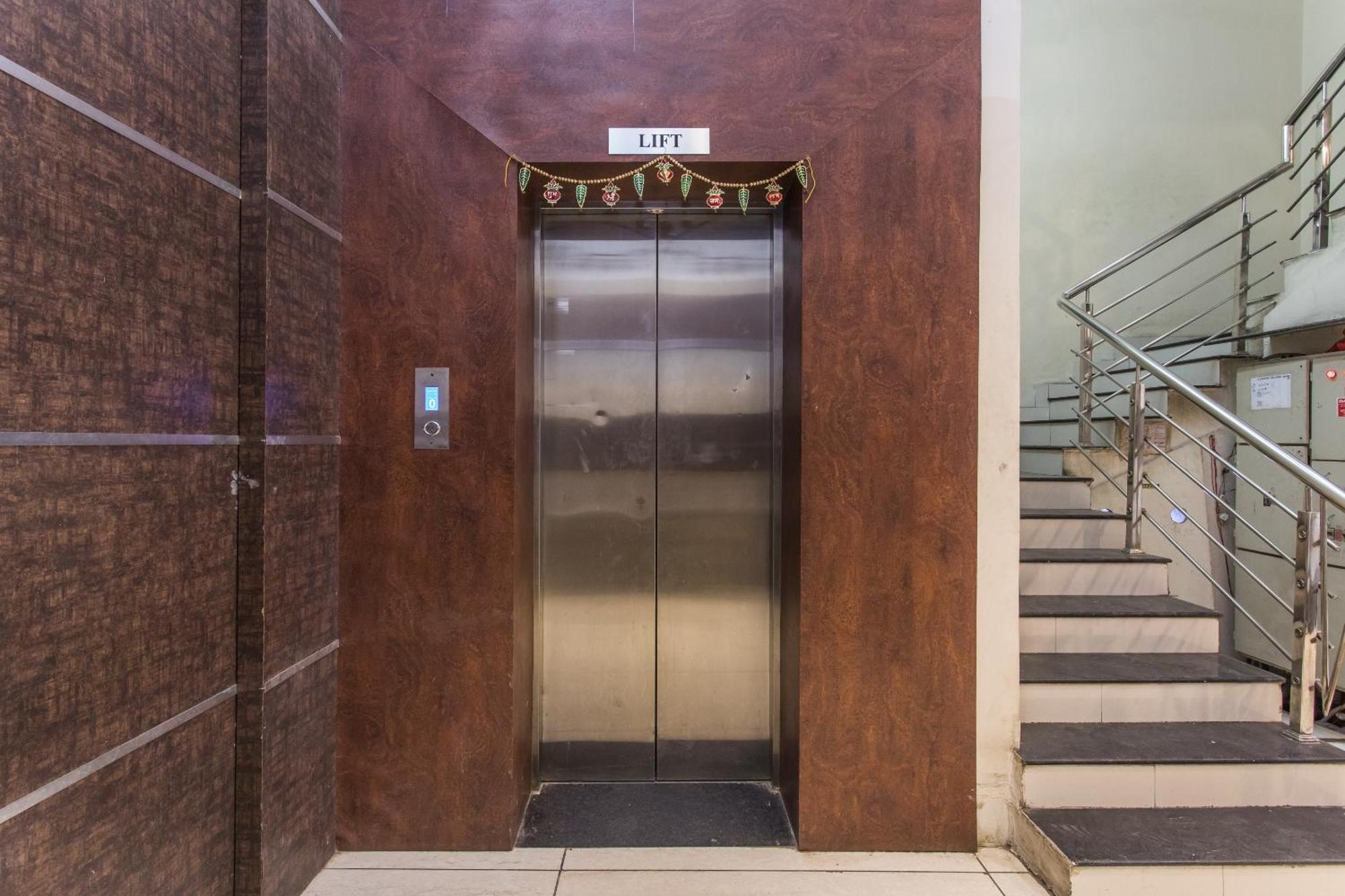 Hotel Mehar Residency Индаур Экстерьер фото